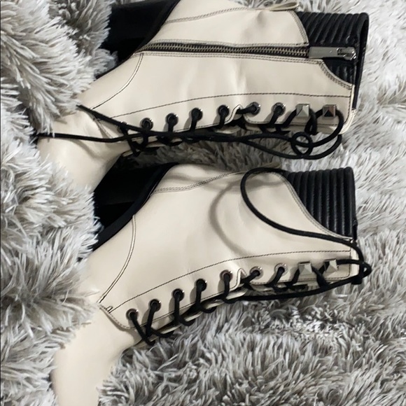 Michael Kors boot heals! - Picture 1 of 2